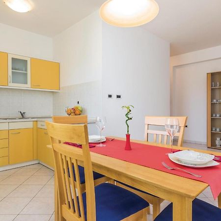 Cozy Apartment In Porec With Wifi מראה חיצוני תמונה
