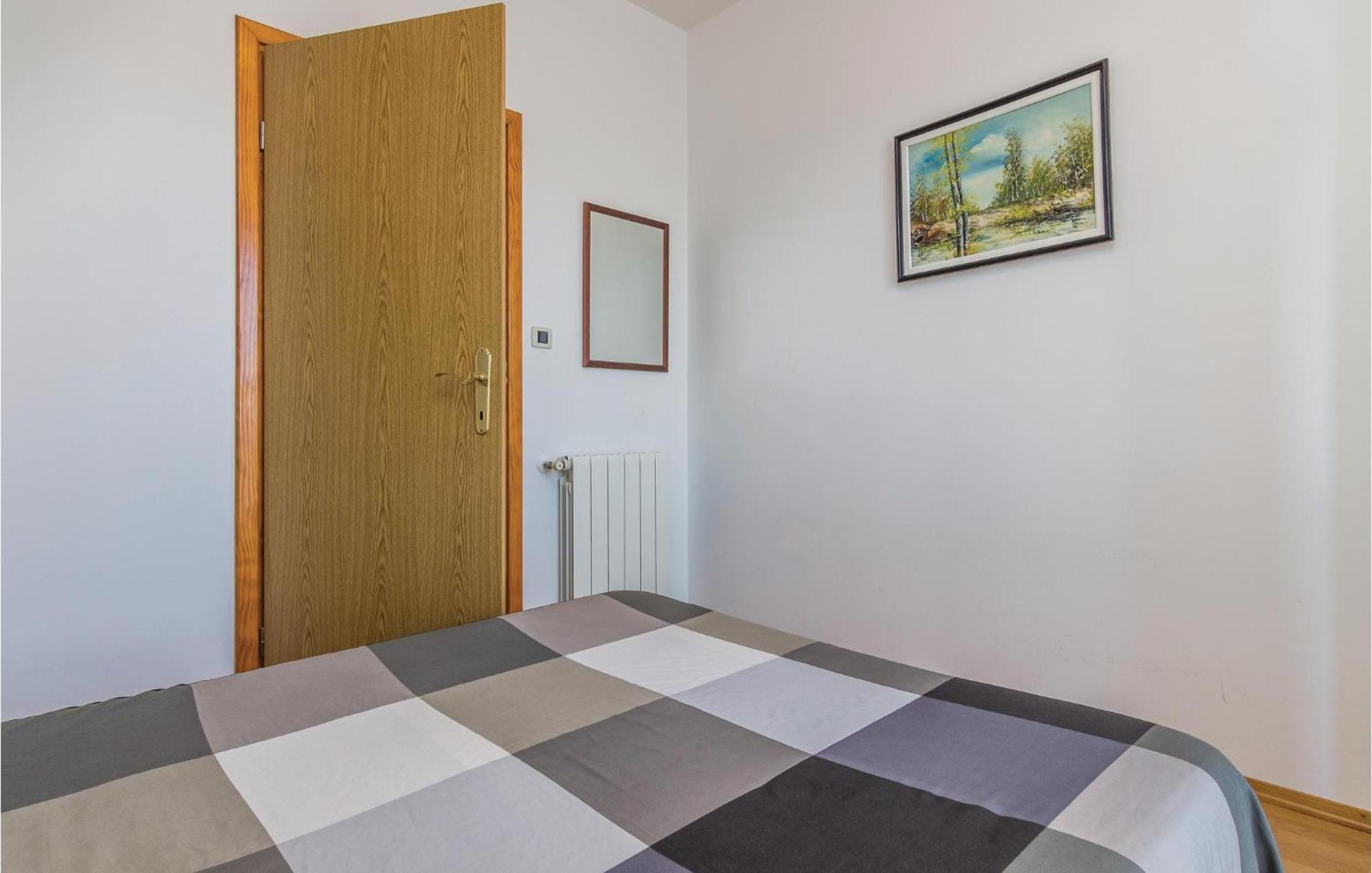 Cozy Apartment In Porec With Wifi מראה חיצוני תמונה