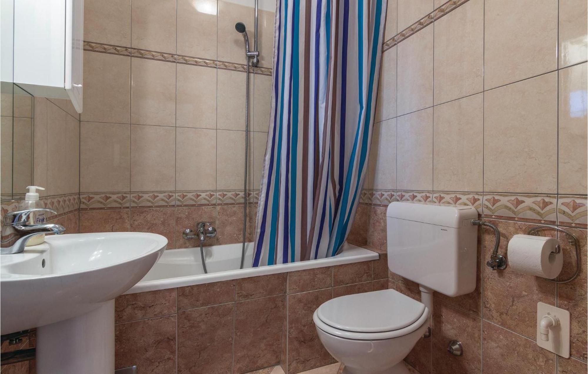 Cozy Apartment In Porec With Wifi מראה חיצוני תמונה