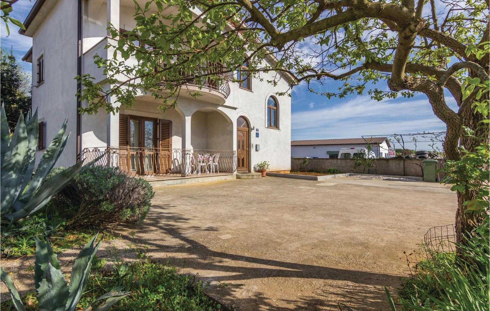 Cozy Apartment In Porec With Wifi מראה חיצוני תמונה